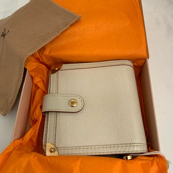 Louis Vuitton Wallet - Picture 7 of 11